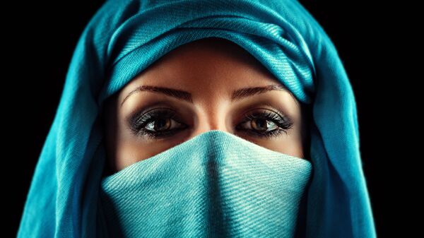 حمله وحشیانه به زن با حجاب در امریکا - اسپوتنیک افغانستان  