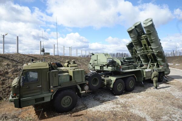 سامانه موشکی ضدهوایی (ز.ر.ک.) «تری اومف» اس-400 در منطقه مسکو - اسپوتنیک افغانستان  