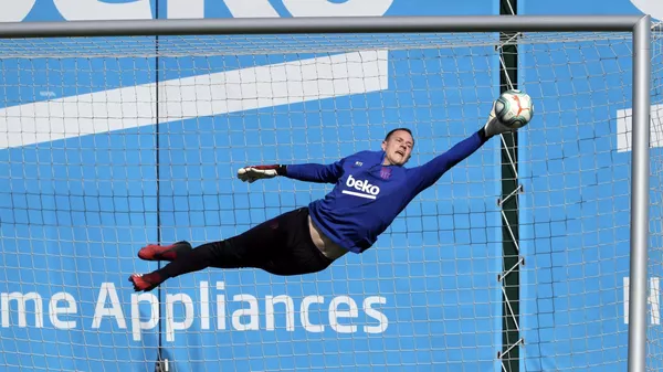 Игрок FC Barcelona Марк-Андре тер Стеген во время тренировки в Сан-Хуан Деспи, Испания