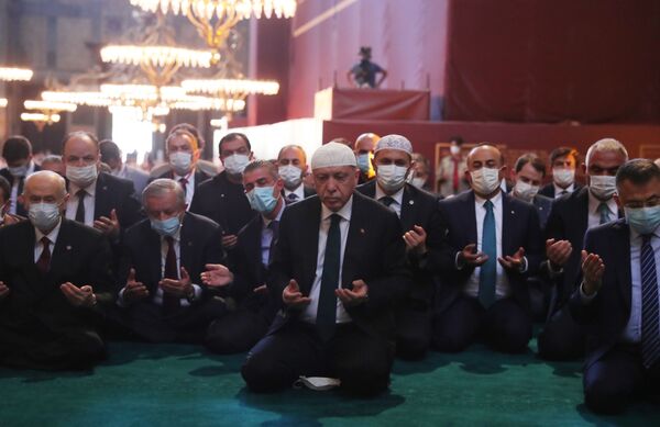 رجب طیب اردوغان هنگام برگزاری نخستین نماز جمعه در آیاصوفیه استانبول بعد از 86 سال - اسپوتنیک افغانستان  