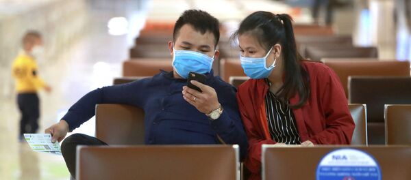 Пассажиры в масках ожидают рейса в аэропорту Ханоя, Вьетнам Пассажиры в масках ожидают рейса в аэропорту Ханоя, Вьетнам - اسپوتنیک افغانستان