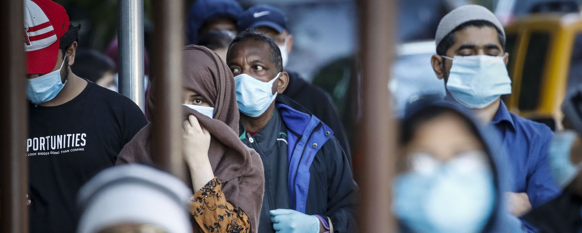 Люди с масках для защиты от коронавируса, США - اسپوتنیک افغانستان  , 1920, 19.12.2021