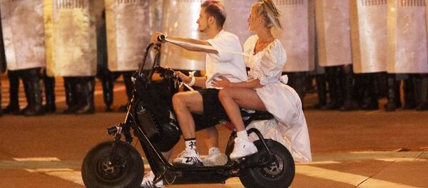 اولین شب اعتراضات در بلاروس پس انتخابات ریاست جمهوری - اسپوتنیک افغانستان  