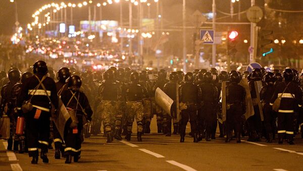 اعتراضات در مینسک؛ نیروهای ویژه معترضین را بازداشت کردند - اسپوتنیک افغانستان  