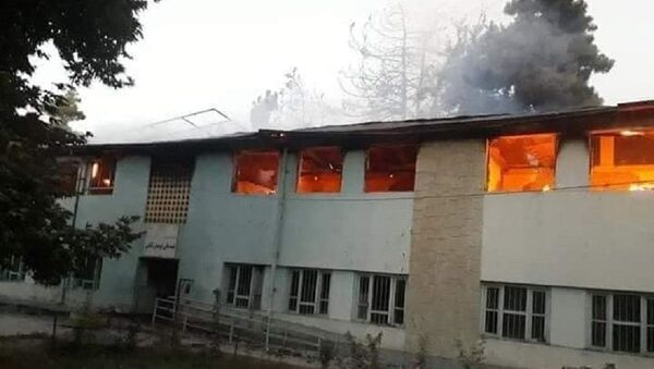 به آتش کشیدن یک مکتب از سوی افراد مسلح ناشناس در تخار - اسپوتنیک افغانستان  