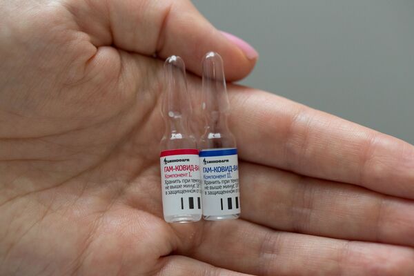 پروسه تولید واکسین روسی ضد کرونا در فابریکه دواسازی بینوفارم در مسکو - اسپوتنیک افغانستان  