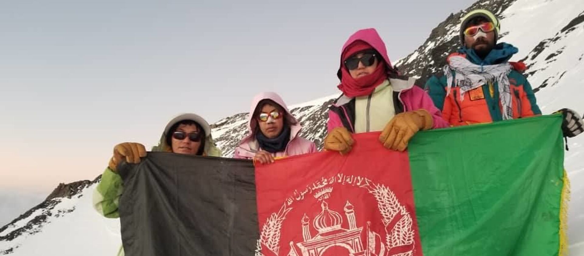 فتح یکی از بلندترین قله‌های هندوکش توسط دختران و پسران کوهنورد + تصاویر - اسپوتنیک افغانستان  , 1920, 16.08.2020