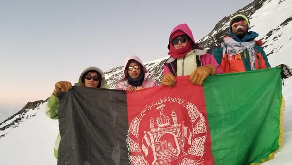 فتح یکی از بلندترین قله‌های هندوکش توسط دختران و پسران کوهنورد + تصاویر - اسپوتنیک افغانستان  