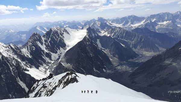 فتح یکی از بلندترین قلههای هندوکش توسط دختران و پسران کوهنورد - اسپوتنیک افغانستان  