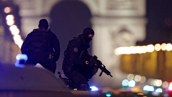 La police au centre de Paris suite à une attaque sur les Champs-Elysées - اسپوتنیک افغانستان  