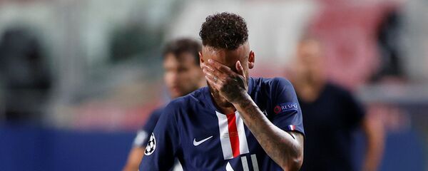 نیمار جونیور در حال اشک ریختن نیمار جونیور در حال اشک ریختن - اسپوتنیک افغانستان