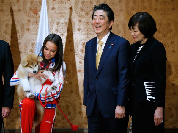  شینزو آبه در پست نخست وزیری جاپان با همسرش - اسپوتنیک افغانستان  