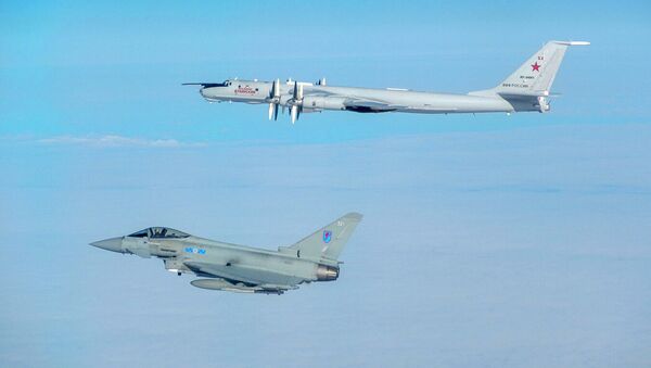 روزنامه بریتانی: بخاطر شناسایی نقاط ضعف دفاعی روسیه انگلیس گشت های هوایی خود افزایش داده است - اسپوتنیک افغانستان  