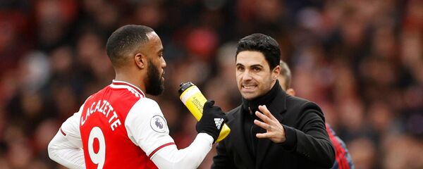 Arsenal's Alexandre Lacazette with manager Mikel Arteta Arsenal's Alexandre Lacazette with manager Mikel Arteta - اسپوتنیک افغانستان