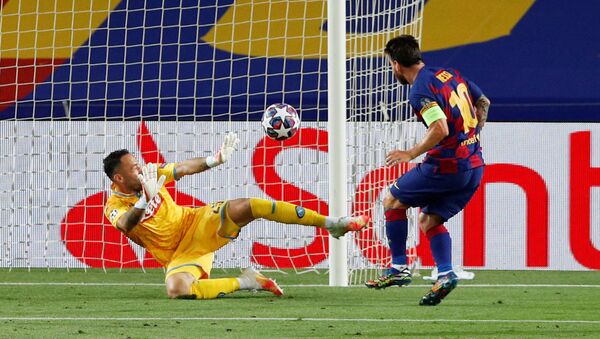 Игрок ФК Барселона Лионель Месси во время третьего гола в матче против Наполи в Испании  - اسپوتنیک افغانستان  