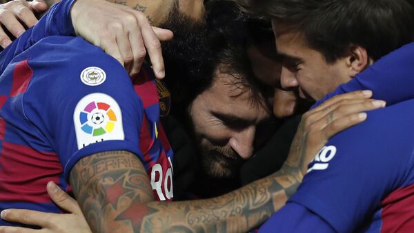 Игрок ФК Барселона Лионель Месси празднует гол во время турнира Ла Лига - اسپوتنیک افغانستان  