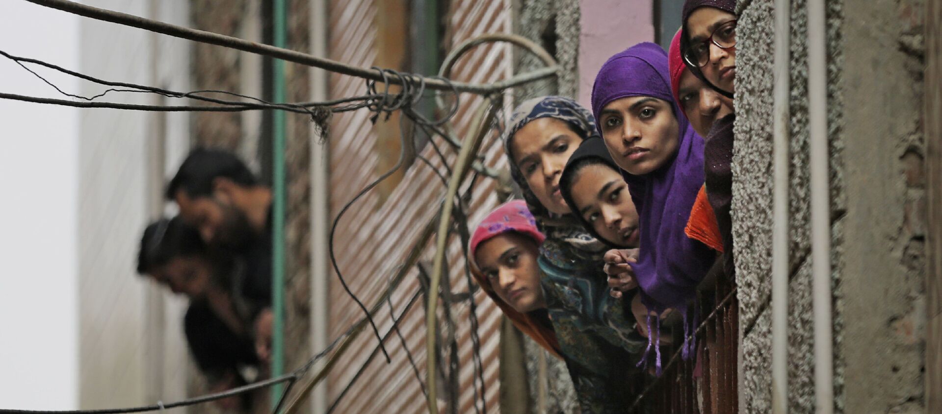Индийские мусульманские женщины смотрят в окно в Нью-Дели, Индия - اسپوتنیک افغانستان  , 1920, 07.12.2020