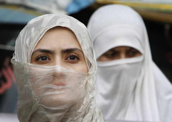 هواداران حزب مذهبی پاکستان جماعت اسلامی در راهپیمایی حمایت از حجاب در لاهور پاکستان
 - اسپوتنیک افغانستان  