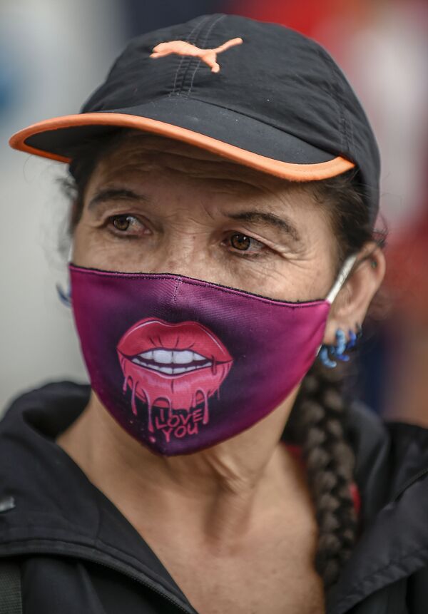 Женщина в креативной маске в Колумбии - اسپوتنیک افغانستان  
