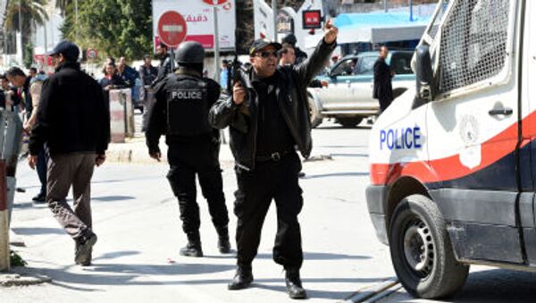 جان باختن یک کارمند گارد ملی تونس در نتیجه حمله تروریستان - اسپوتنیک افغانستان  
