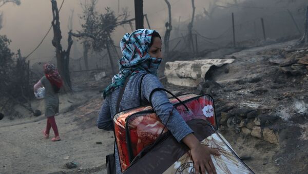 آتش‌سوزی مهیب در بزرگترین اردوگاه پناهندگان افغان در یونان - اسپوتنیک افغانستان  