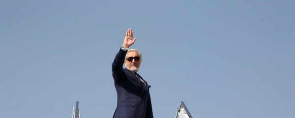 سفر عبدالله عبدالله با هیات گفت و گو کنندگان صلح افغانستان به دوحه  سفر عبدالله عبدالله با هیات گفت و گو کنندگان صلح افغانستان به دوحه  - اسپوتنیک افغانستان
