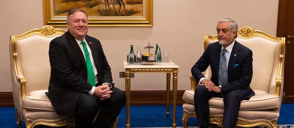 دیدار عبدالله و اتمر با پمپئو در حاشیه نشست گفت و گوهای میان افغانستانی دیدار عبدالله و اتمر با پمپئو در حاشیه نشست گفت و گوهای میان افغانستانی - اسپوتنیک افغانستان