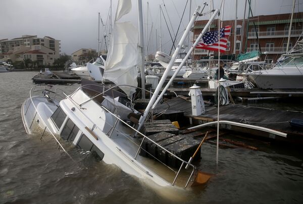 طوفان «سالی» با بارش‌های بی‌سابقه و بالا آمدن سطح آب در به فلوریدا و آلاباما امریکا 

 - اسپوتنیک افغانستان  