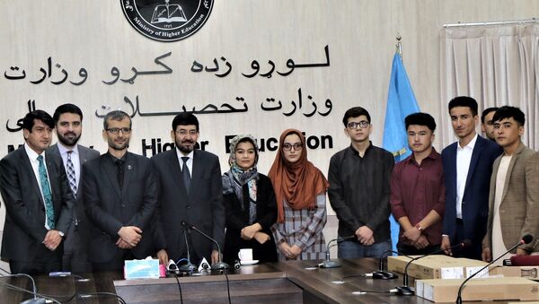 ارج گذاری از نخبگان امتحان کانکور 1399 توسط رهبری وزارت تحصیلات عالی افغانستان  - اسپوتنیک افغانستان  