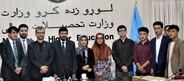 ارج گذاری از نخبگان امتحان کانکور 1399 توسط رهبری وزارت تحصیلات عالی افغانستان  ارج گذاری از نخبگان امتحان کانکور 1399 توسط رهبری وزارت تحصیلات عالی افغانستان  - اسپوتنیک افغانستان