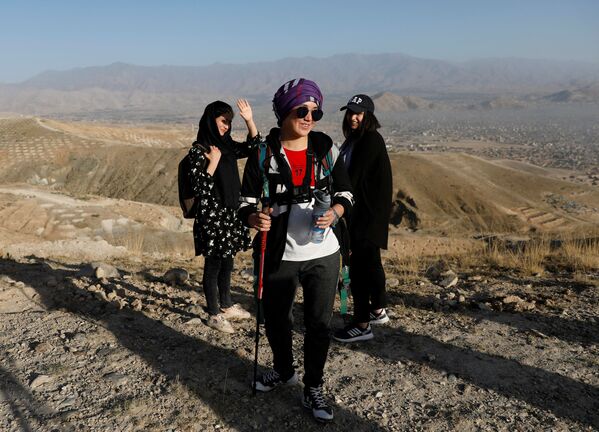 فاطمه سلطانی 18 ساله برای تسخیر اورست آماده می شود - اسپوتنیک افغانستان  
