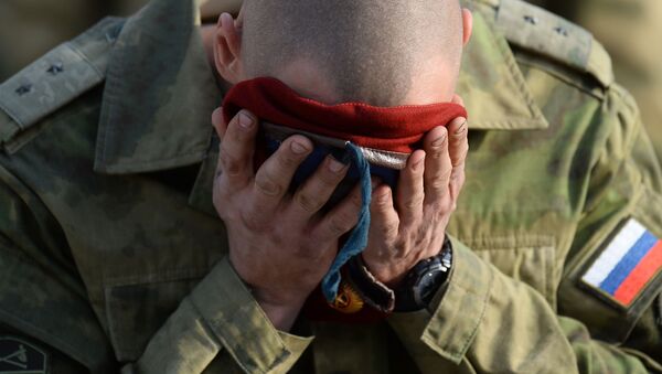 دریافت کلاه سرخ مخصوص به نیروهای ویژه گارد ملی در تاتارستان پس از سپری‌نمودن آزمون - اسپوتنیک افغانستان  