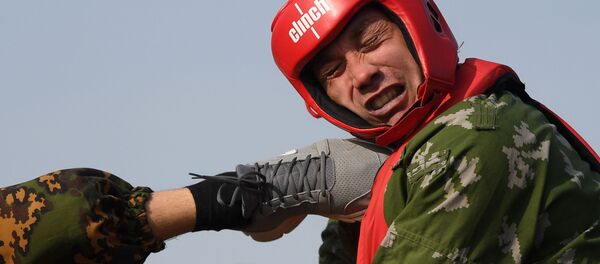 نبرد تن به تن میان نظامیان دو قدرت هسته ای + ویدئو نبرد تن به تن میان نظامیان دو قدرت هسته ای + ویدئو - اسپوتنیک افغانستان