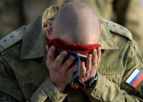 دریافت کلاه سرخ مخصوص به نیروهای ویژه گارد ملی در تاتارستان پس از سپری‌نمودن آزمون - اسپوتنیک افغانستان  