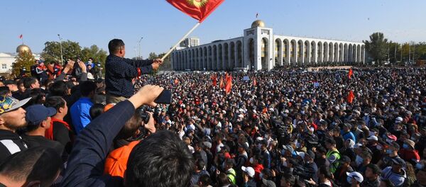 ایجاد موانع توسط معترضان در پایتخت قرقیزستان + ویدیو ایجاد موانع توسط معترضان در پایتخت قرقیزستان + ویدیو - اسپوتنیک افغانستان