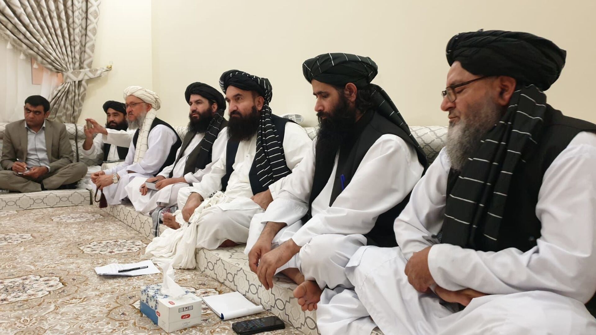 سخنگوی طالبان: طرح حکومت انتقالی صلح از سوی زلمی خلیلزاد با این گروه شریک شده است - اسپوتنیک افغانستان  , 1920, 07.03.2021