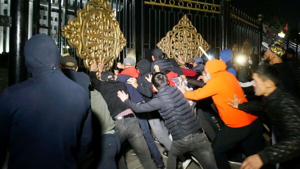 اعتراضات در قرقیزستان؛ بیش از 200 نفر روانه شفاخانه شدند  - اسپوتنیک افغانستان  