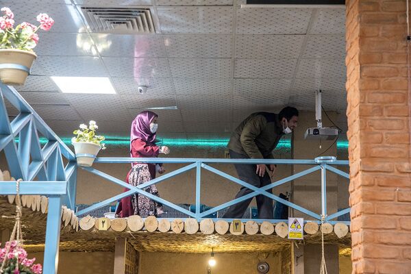 رستوران کوتاه قامتان در تهران
 - اسپوتنیک افغانستان  