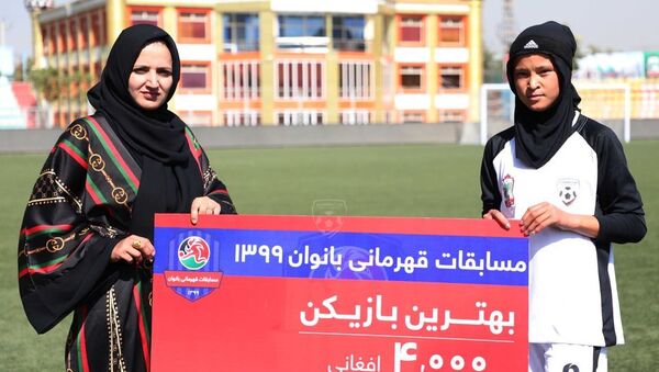 زهرا محمدی بازیکن تیم فوتبال بانوان بامیان  - اسپوتنیک افغانستان  