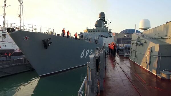 کشتی جنگی داغشتان، برای شرکت در تمرینات بحیره کاسپین آماده می‌شود. - اسپوتنیک افغانستان  