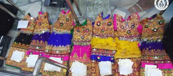 کشف مواد مخدر از لایه های لباس در میدان هوایی کابل کشف مواد مخدر از لایه های لباس در میدان هوایی کابل - اسپوتنیک افغانستان