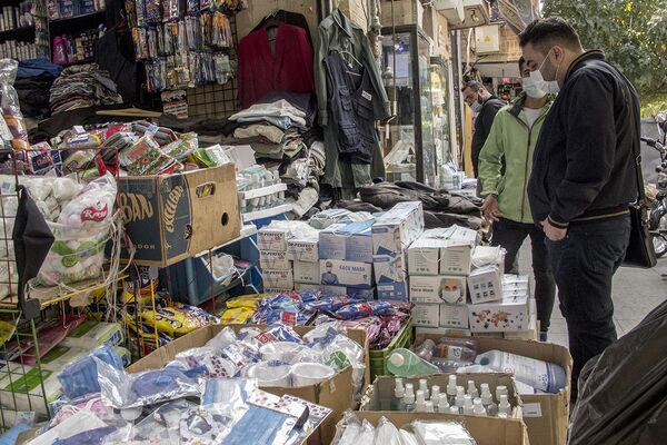 یکی از بازارهای تهران، ماسک و رعایت توصیحه‌های صحی برای مبارزه با کرونا ضروری است - اسپوتنیک افغانستان  
