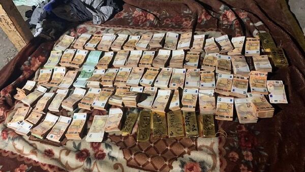 جلوگیری از قاچاق 8 خشت طلا و 380 هزار یورو در کابل - اسپوتنیک افغانستان  