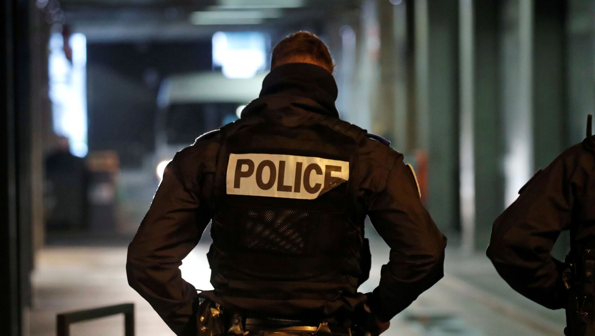 بازداشت دو نوجوان در فرانسه به ظن برنامه‌ریزی برای 2 حمله تروریستی - اسپوتنیک افغانستان  , 1920, 13.03.2021