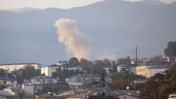 Дым поднимается над Степанакертом после обстрела - اسپوتنیک افغانستان  