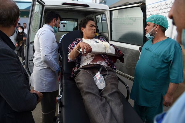 یک تن از زخمی های حمله خونین  دانشگاه کابل - اسپوتنیک افغانستان  