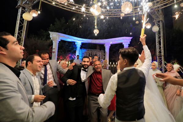 جشن عروسی در مصر در فضای باز در زمان کرونا - اسپوتنیک افغانستان  
