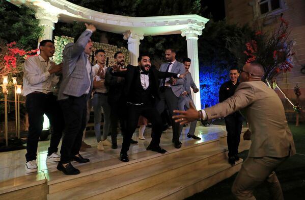 جشن عروسی در مصر در فضای باز در زمان کرونا - اسپوتنیک افغانستان  