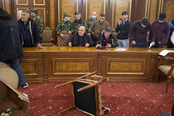 حمله معترضان به پارلمان ارمنستان - اسپوتنیک افغانستان  