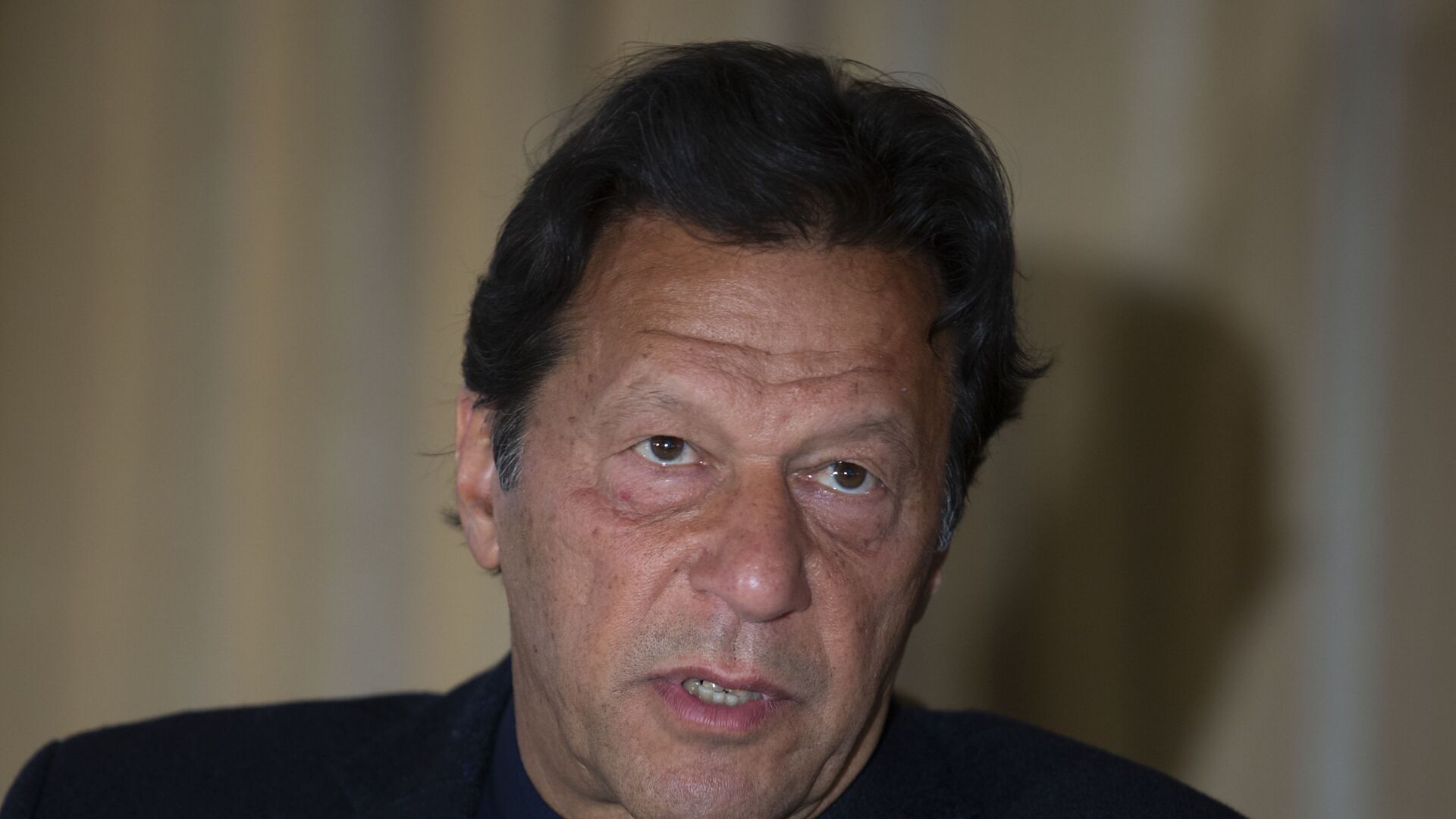 Pakistan's Prime Minister Imran Khan speaks to The Associated Press, in Islamabad, Pakistan, Monday, March 16, 2020 - اسپوتنیک افغانستان  , 1920, 22.08.2022
